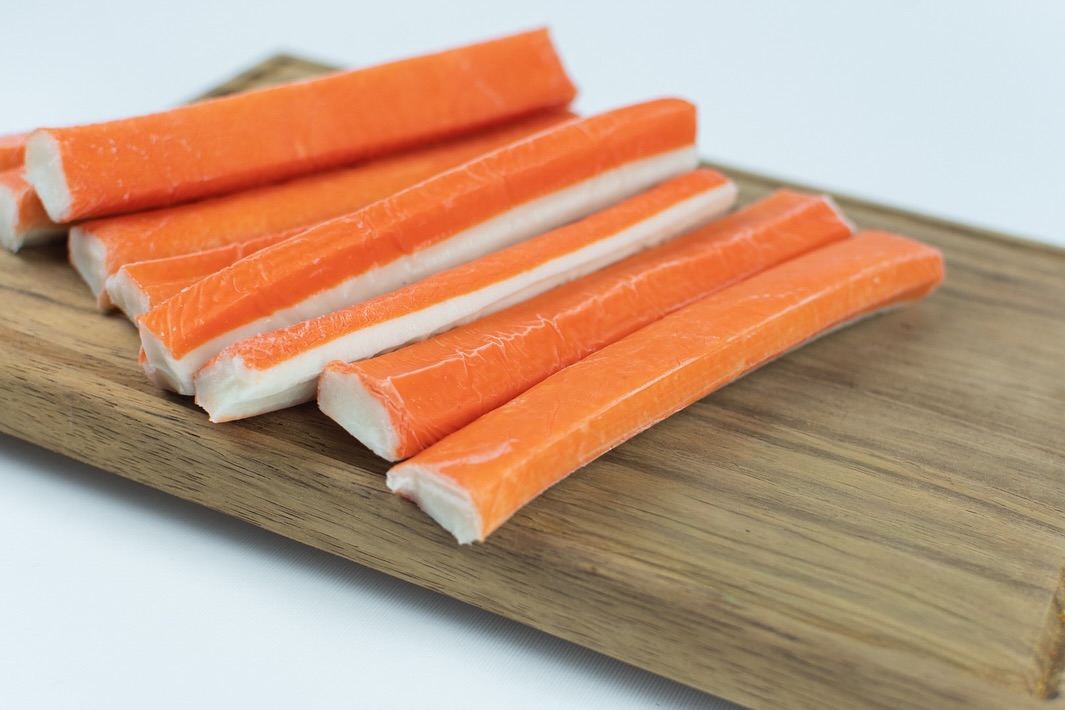 Surimi servido en tabla